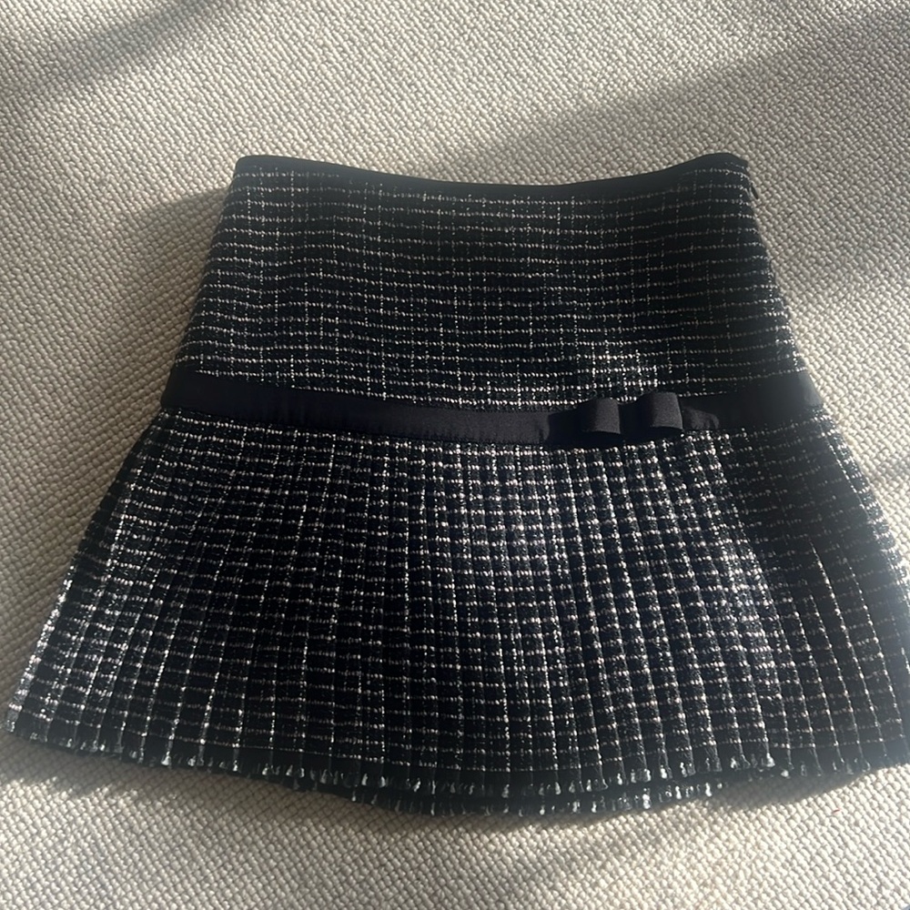 Ellie Tahari pleated tweed mini skirt